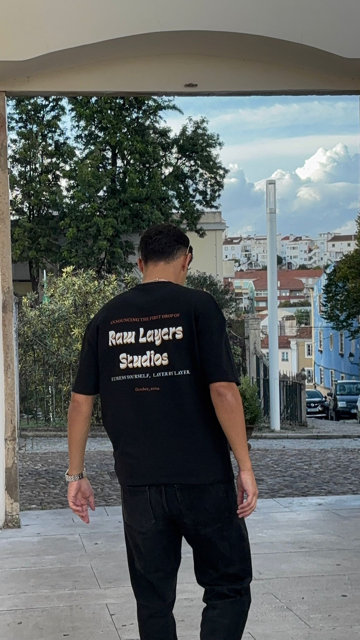 CLASSIC BLACK TEE