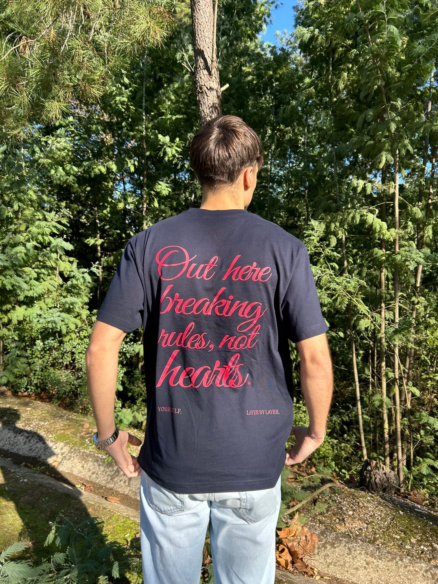 RULES BREAKER NAVY TEE